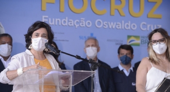 Fiocruz negocia mais 15 milhões de doses de vacina da AstraZeneca